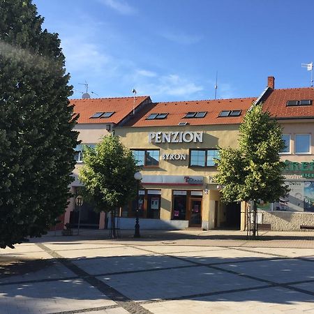 Byron Hotel Zlaté Moravce Eksteriør billede