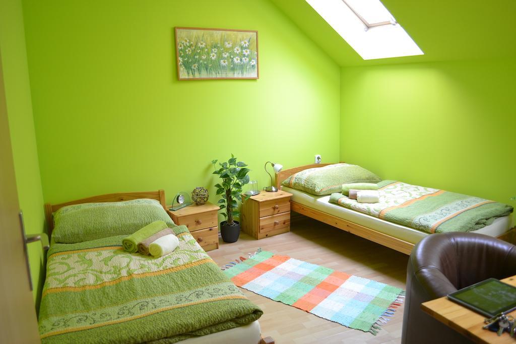 Byron Hotel Zlaté Moravce Værelse billede