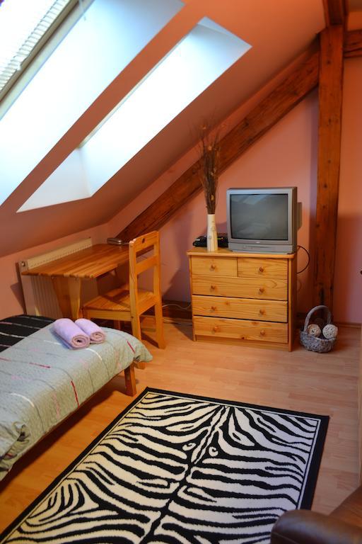 Byron Hotel Zlaté Moravce Værelse billede